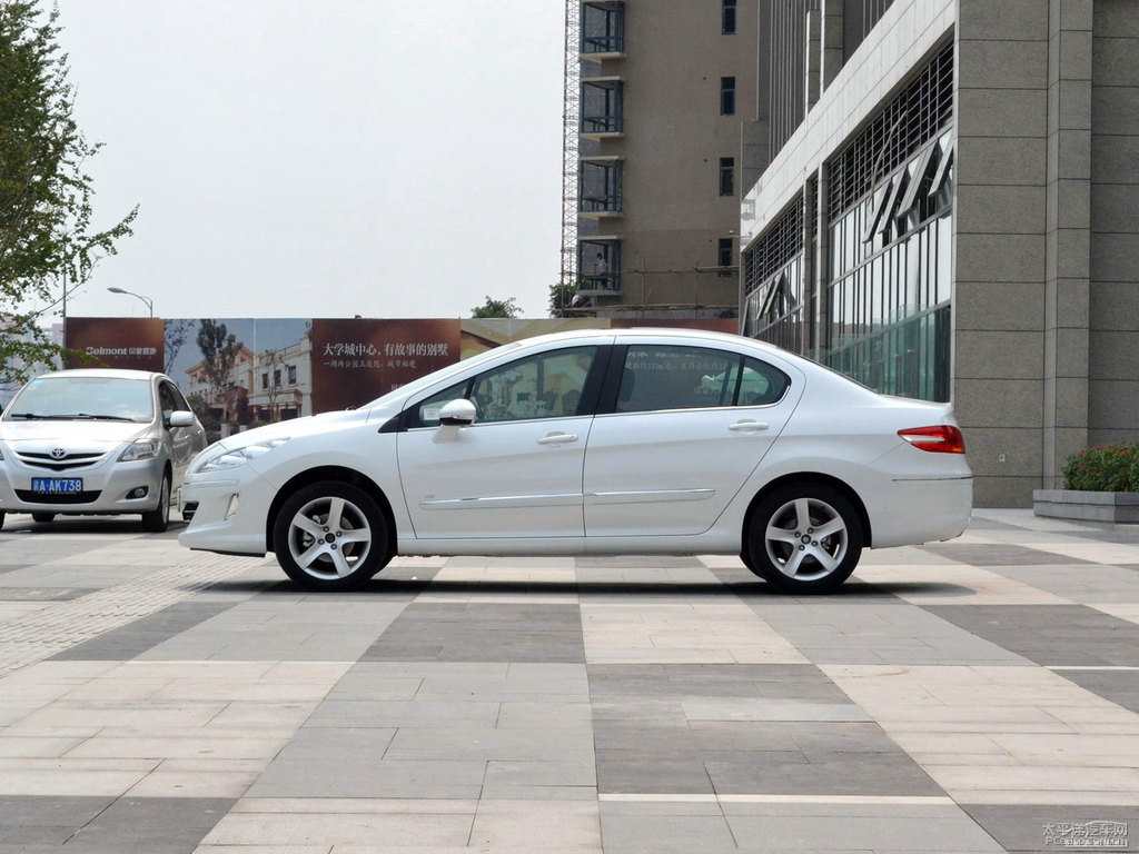 珠光白標致408整車外觀外觀圖片