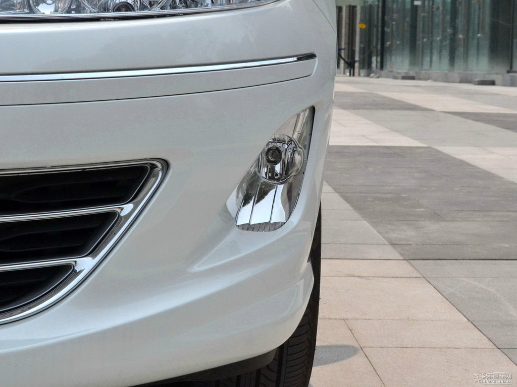 珠光白標(biāo)致408車頭外觀圖片