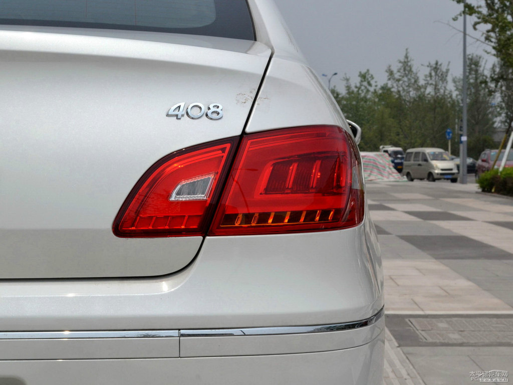 珠光白標(biāo)致408車尾外觀圖片