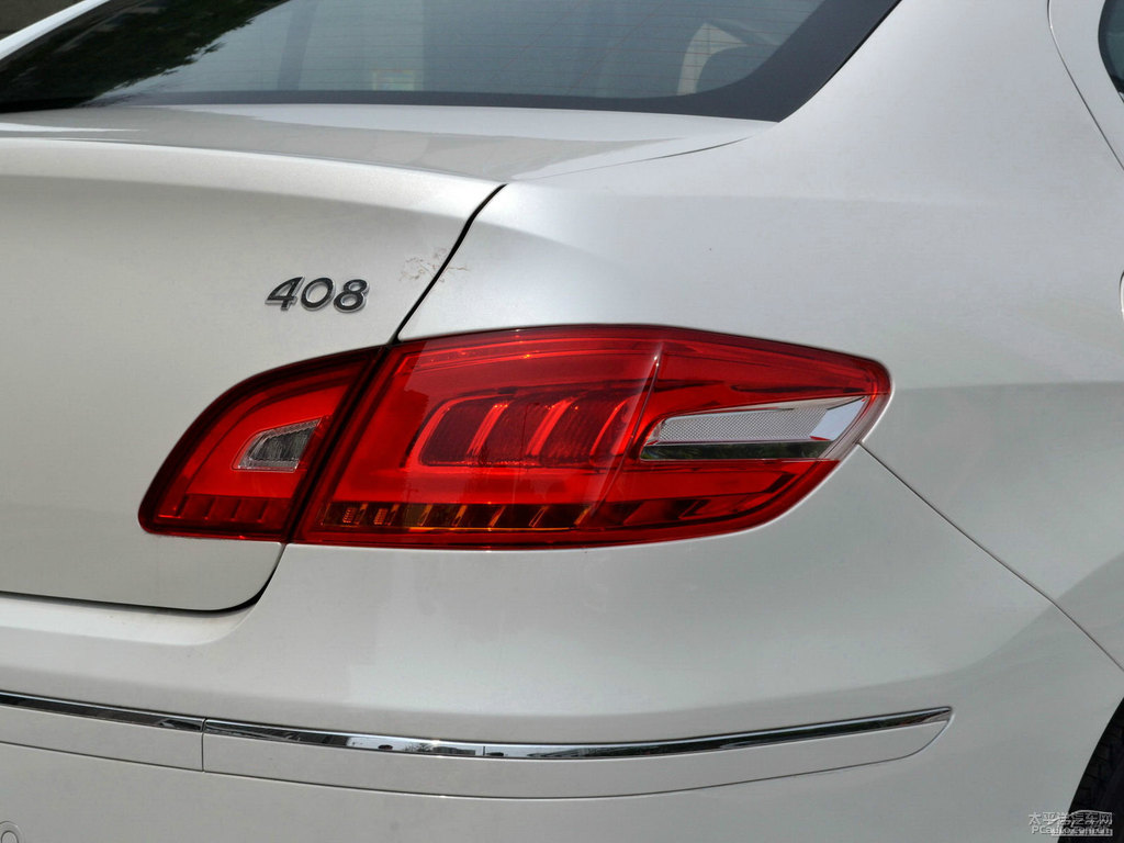 珠光白標(biāo)致408車尾外觀圖片