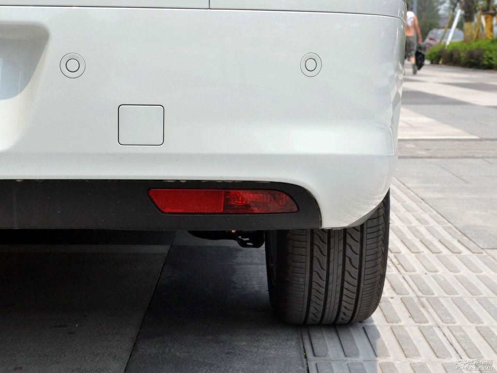 珠光白標(biāo)致408車尾外觀圖片