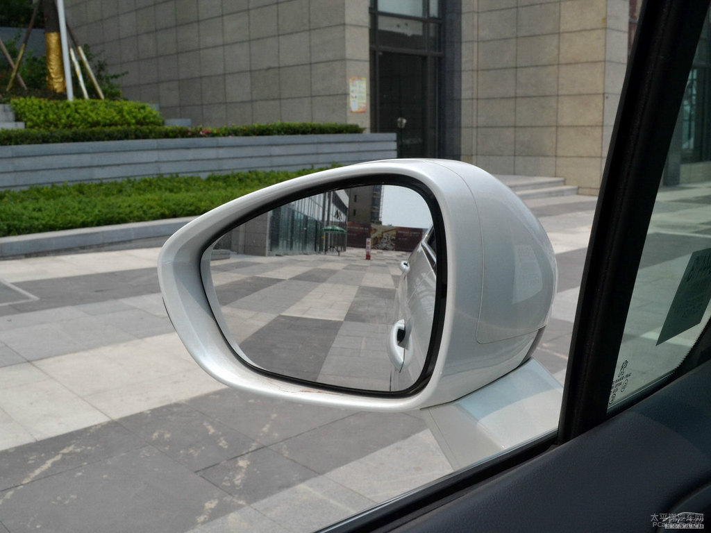 珠光白標(biāo)致408車(chē)身外觀圖片