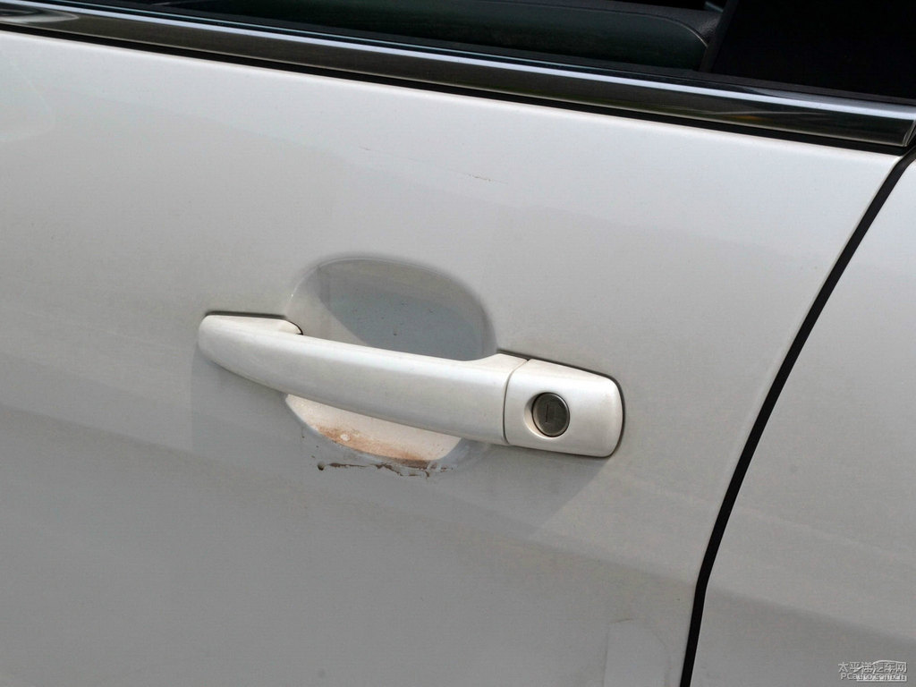 珠光白標(biāo)致408車身外觀圖片