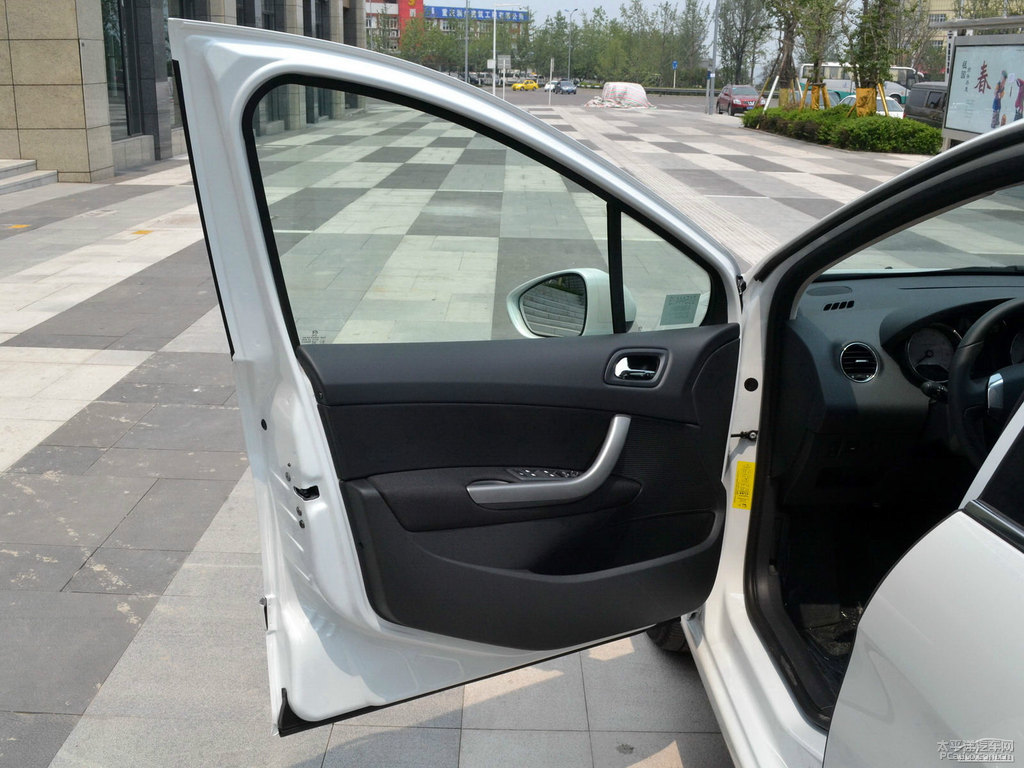 珠光白標(biāo)致408車廂內(nèi)飾圖片