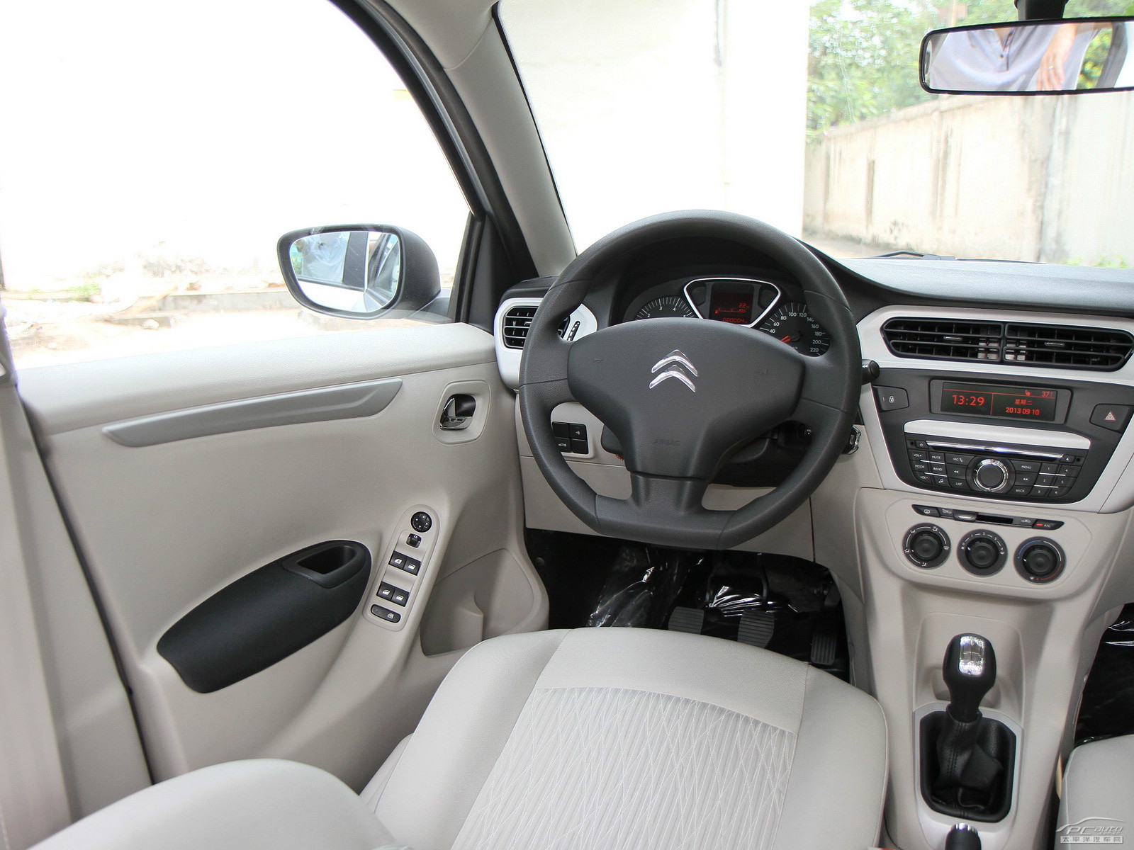 全新愛(ài)麗舍內(nèi)飾高清大圖