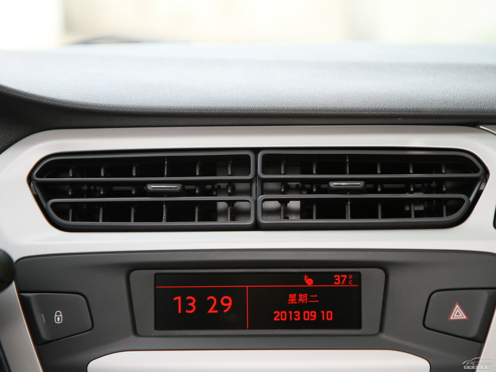 全新愛麗舍內(nèi)飾高清大圖