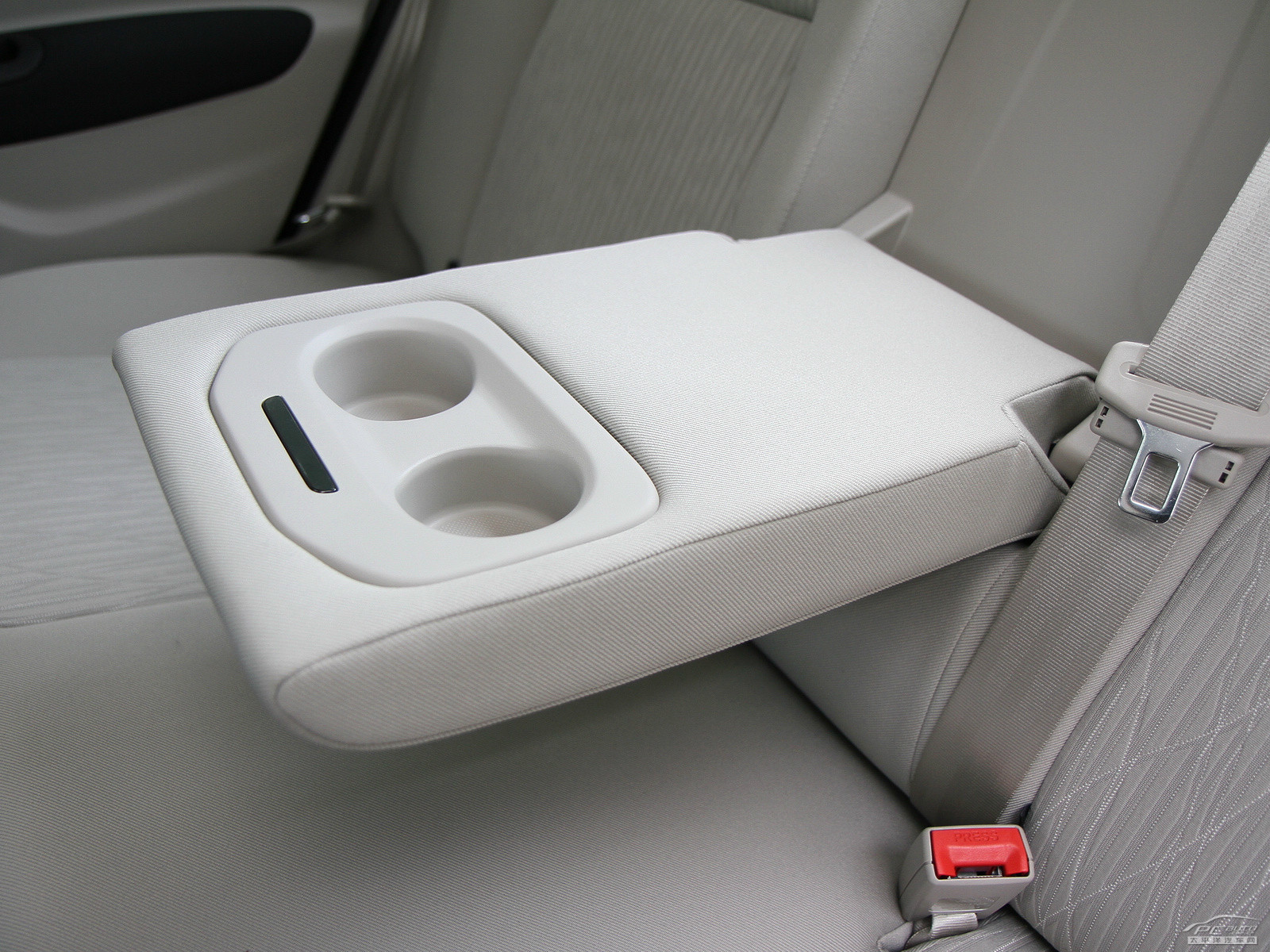 全新愛麗舍內(nèi)飾高清大圖