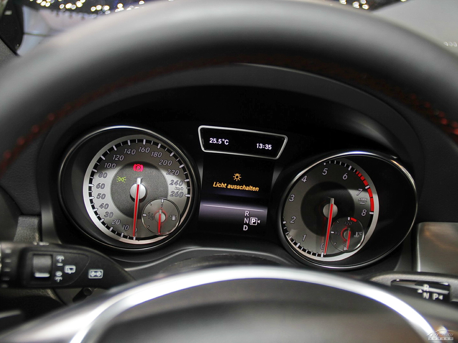 奔馳GLA(海外)內(nèi)飾高清大圖