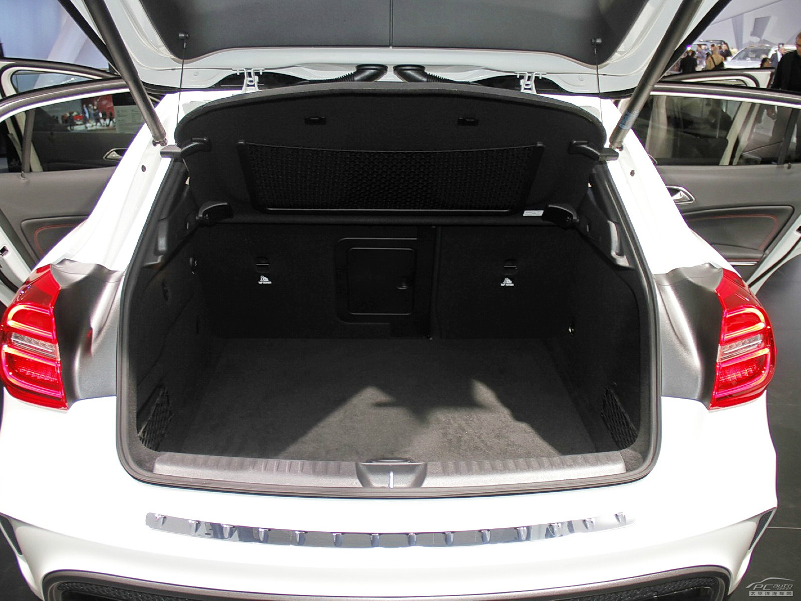 奔馳GLA(海外)空間高清大圖