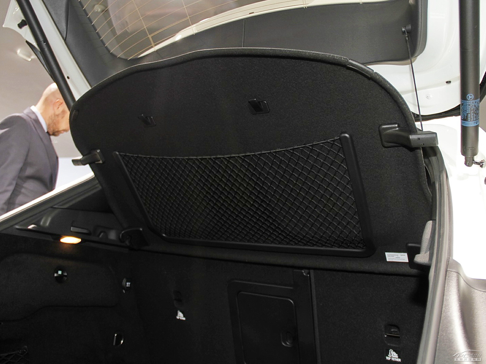 奔馳GLA(海外)空間高清大圖