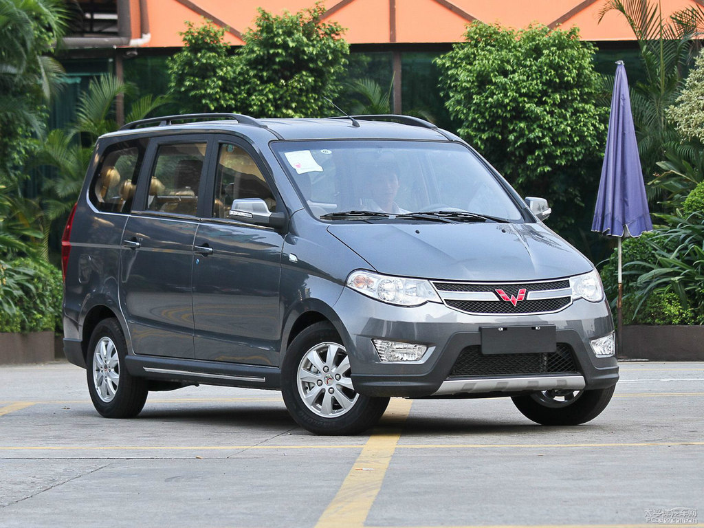 暴風(fēng)灰五菱宏光S整車(chē)外觀外觀圖片