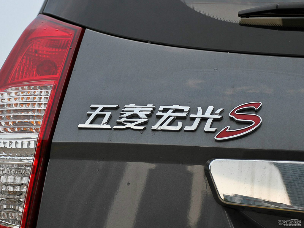 暴風(fēng)灰五菱宏光S車尾外觀圖片