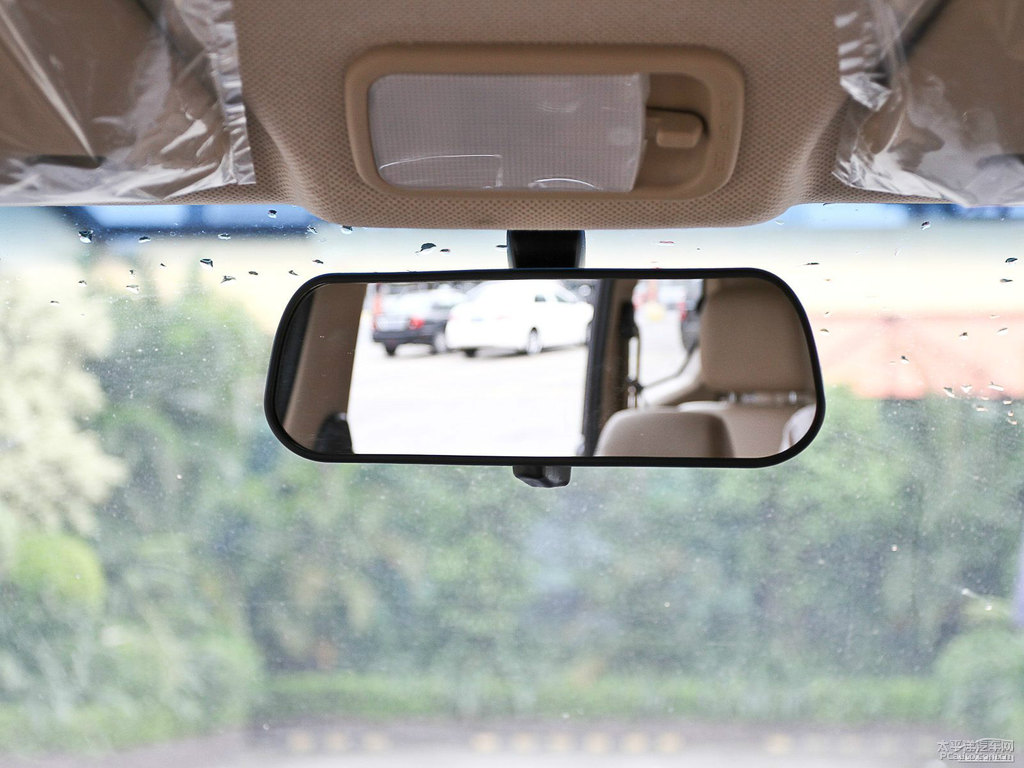 暴風(fēng)灰五菱宏光S車廂內(nèi)飾圖片