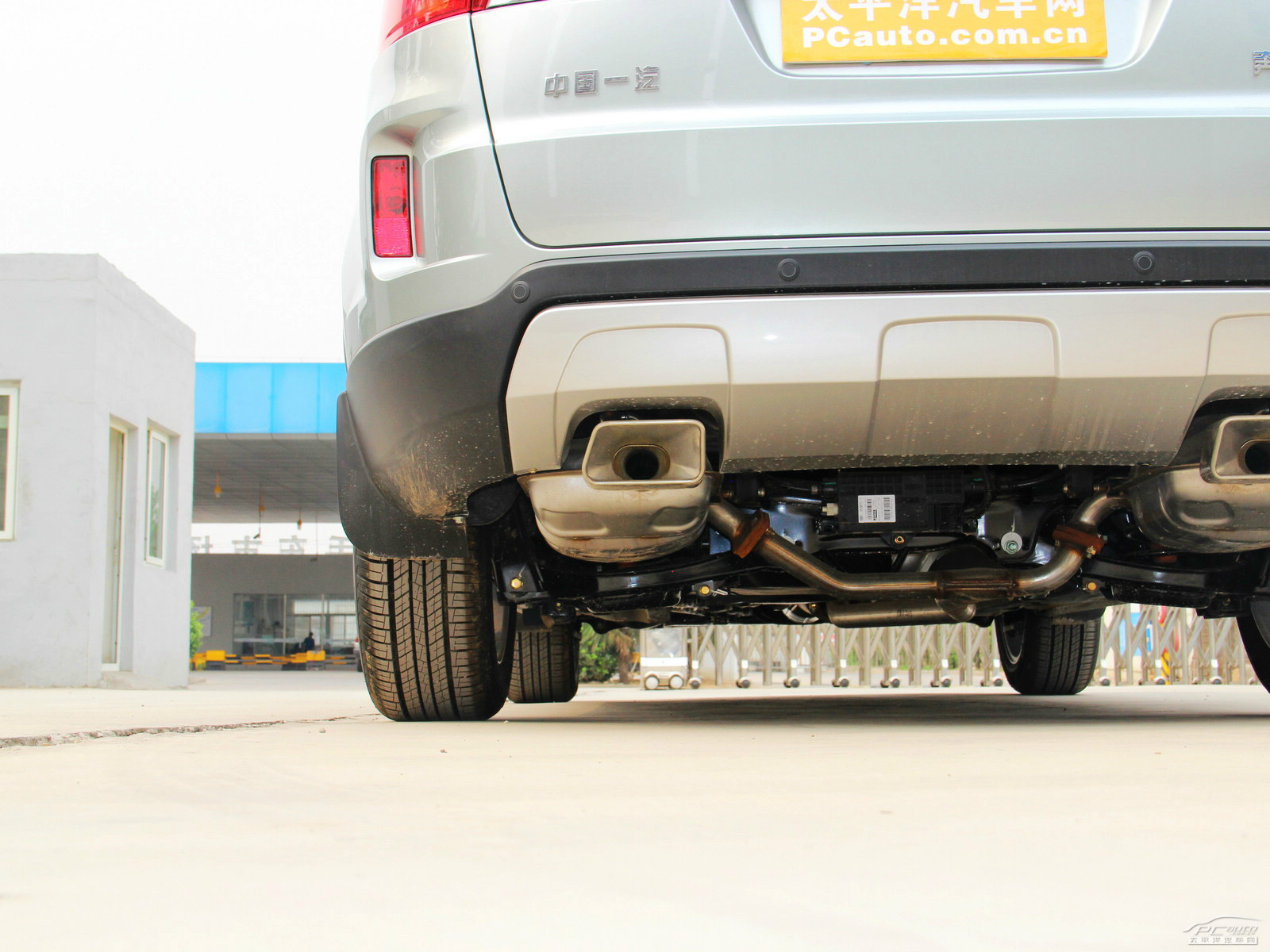 奔騰X80細(xì)節(jié)高清大圖