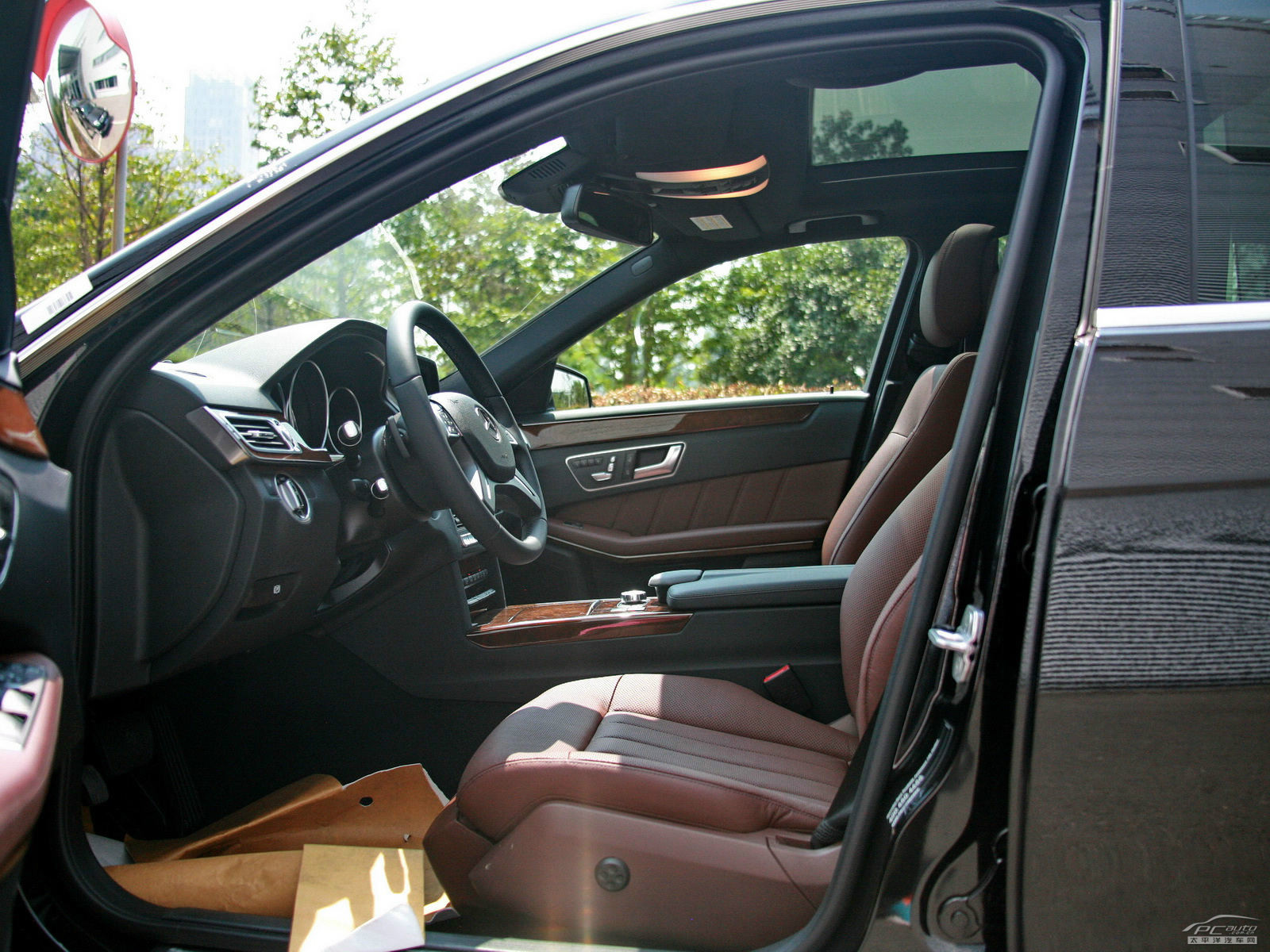 奔馳E級(jí)空間高清大圖