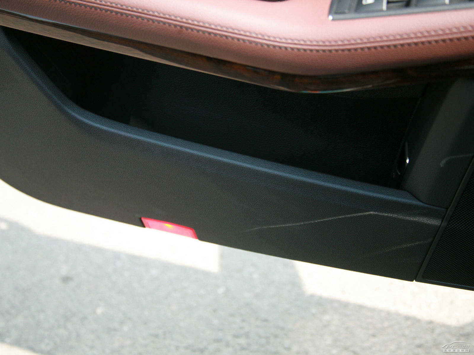 奔馳E級空間高清大圖