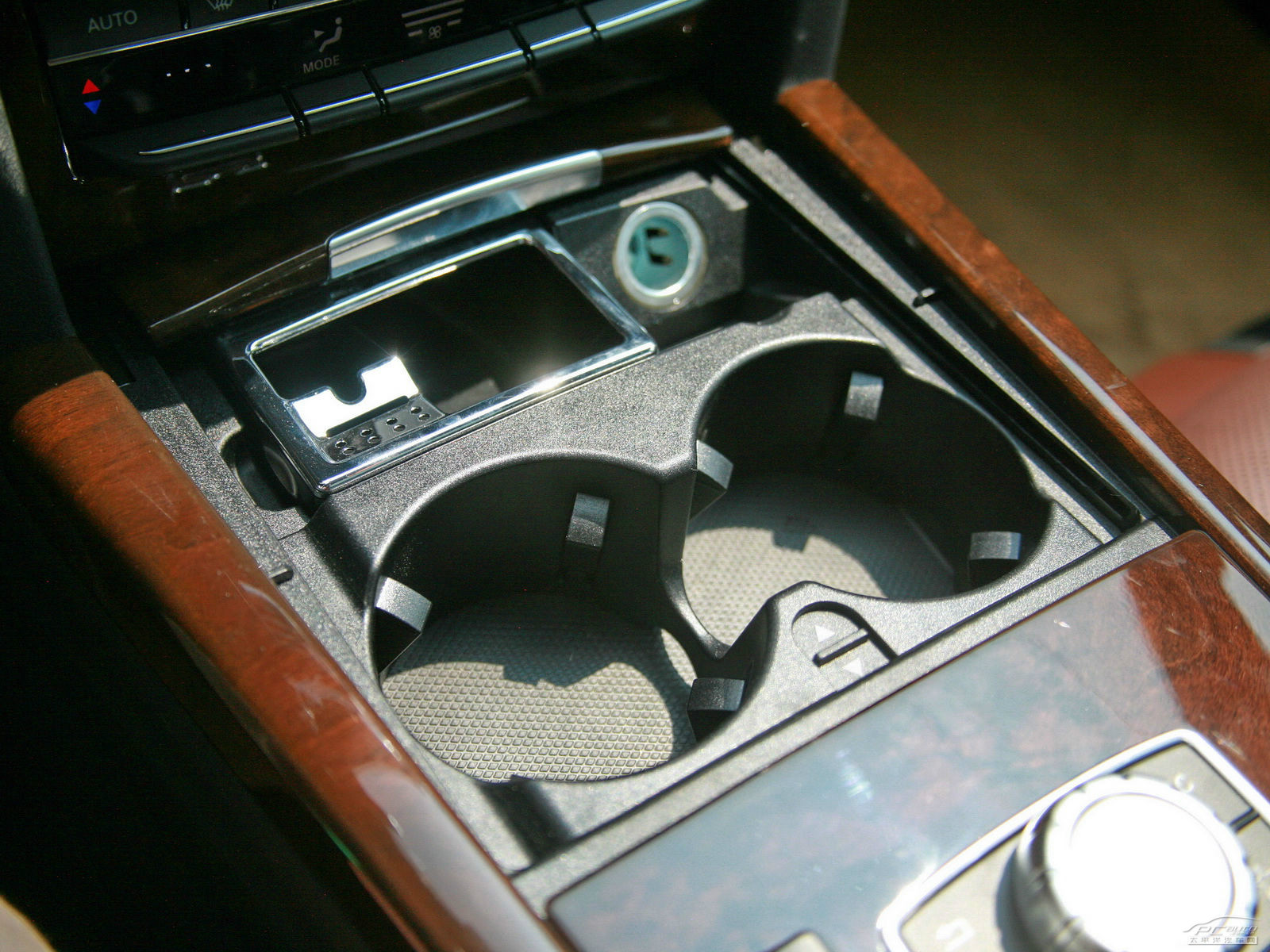 奔馳E級(jí)空間高清大圖