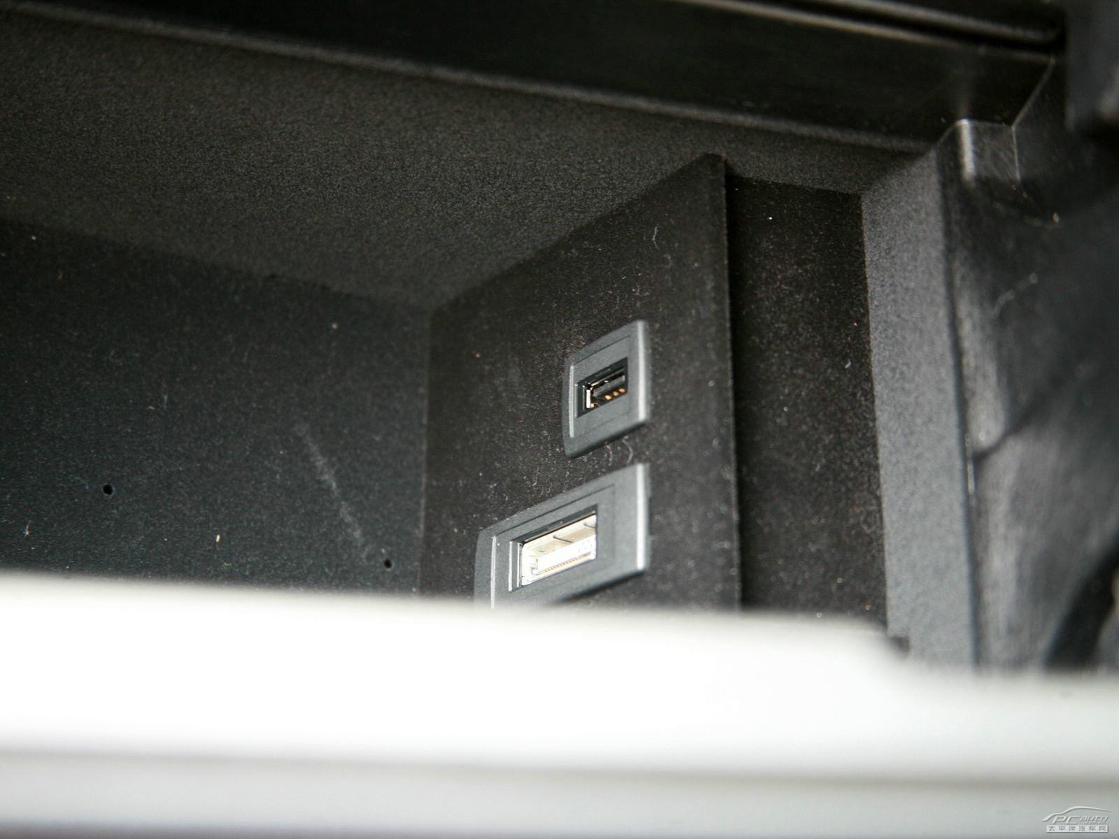 奔馳E級(jí)空間高清大圖