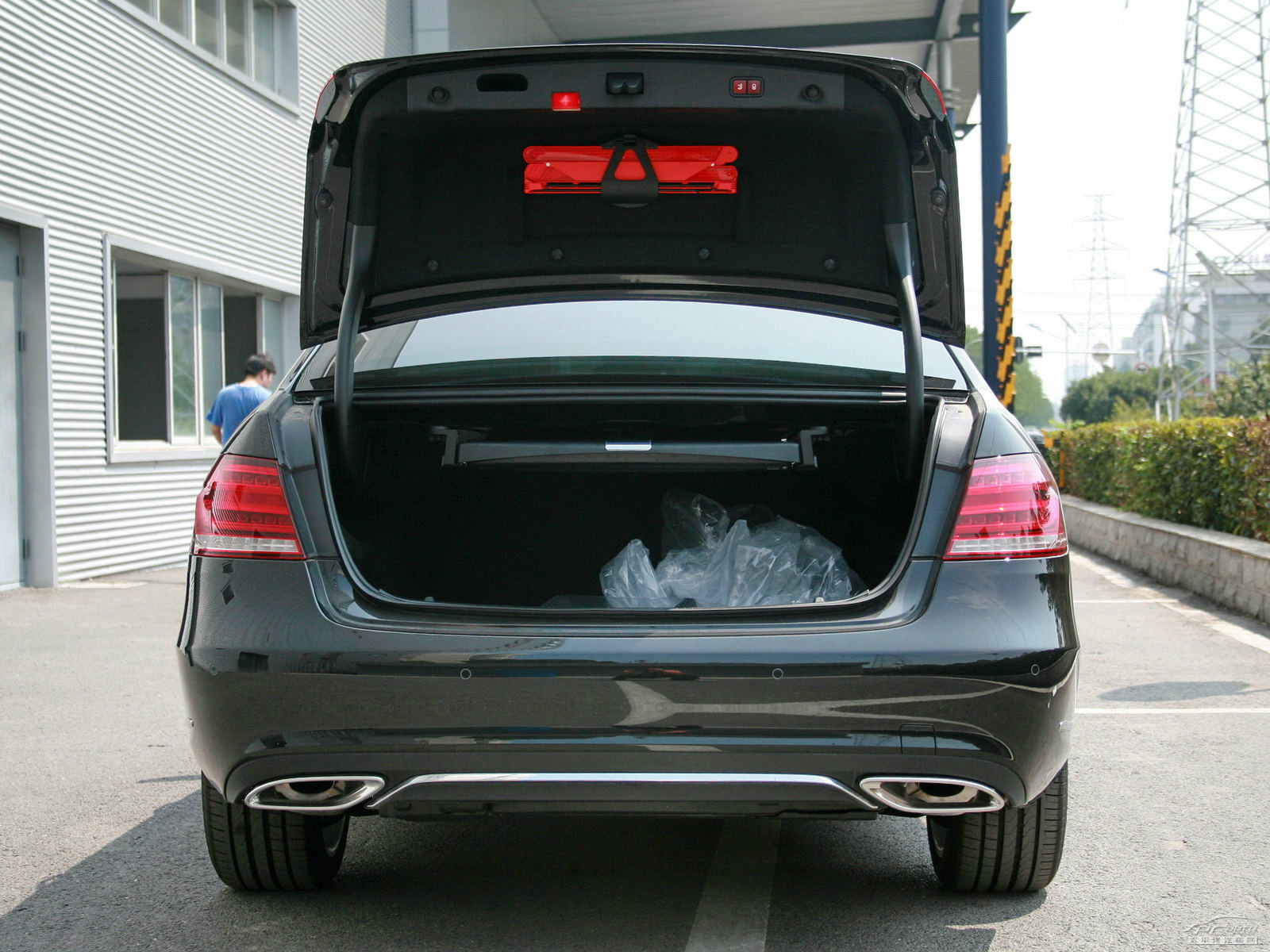 奔馳E級(jí)空間高清大圖