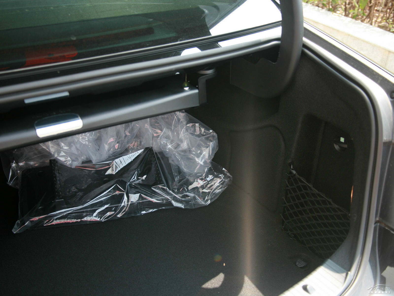 奔馳E級空間高清大圖