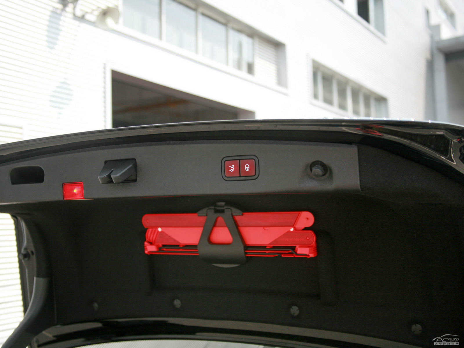 奔馳E級(jí)空間高清大圖