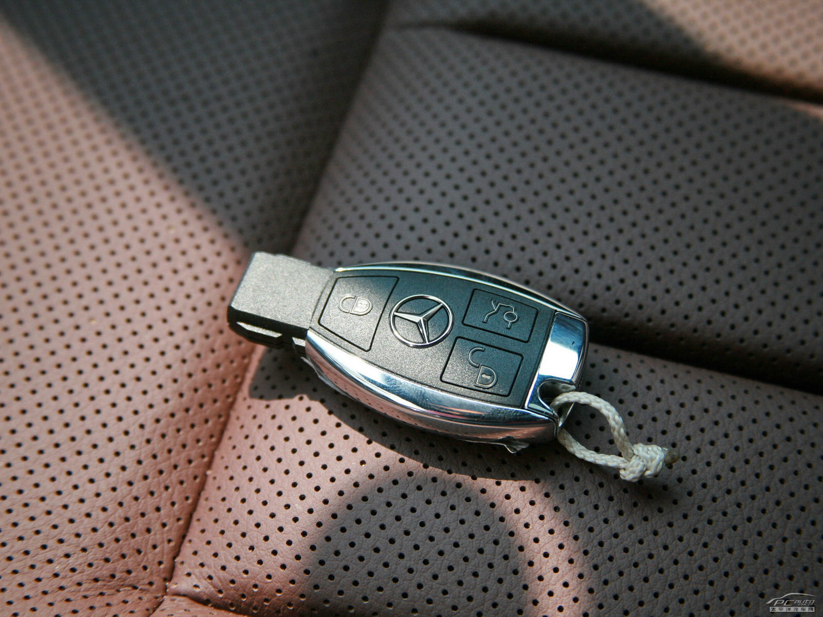 奔馳E級(jí)細(xì)節(jié)高清大圖