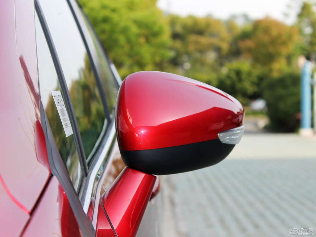 新波爾多紅標(biāo)致408車身外觀圖片
