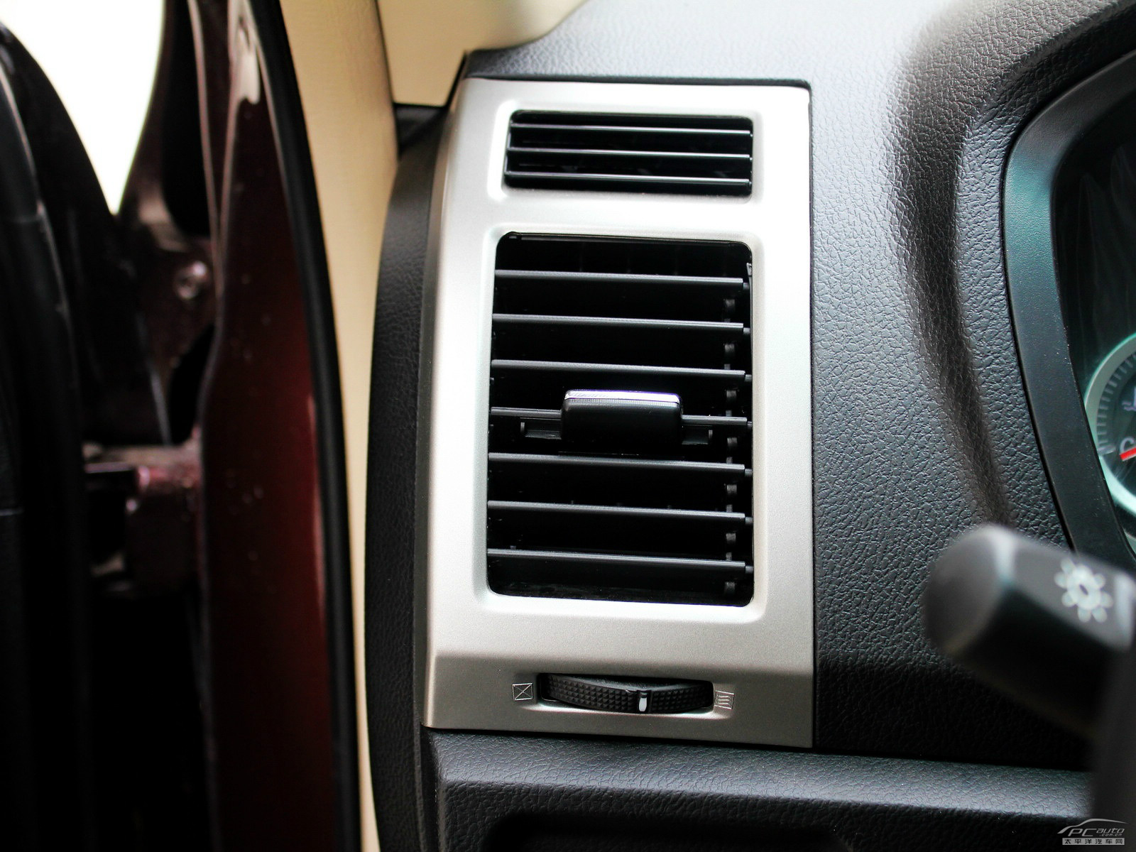 奧軒GX5內(nèi)飾高清大圖