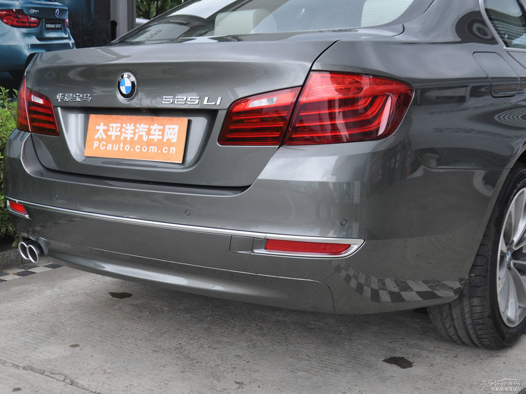 墨晶灰寶馬5系車尾外觀圖片
