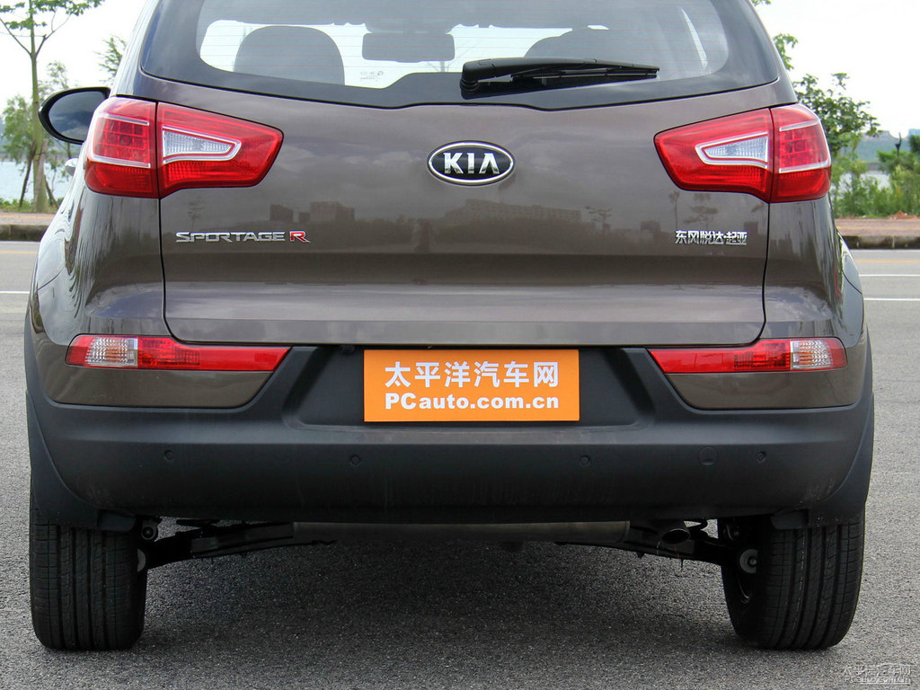沙灘金智跑車尾外觀圖片