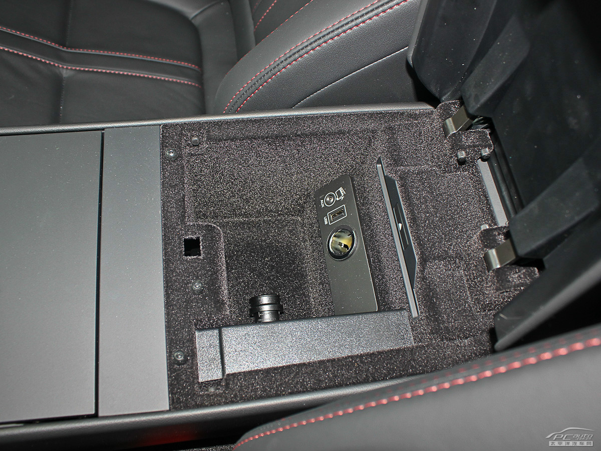 捷豹F-TYPE空間高清大圖