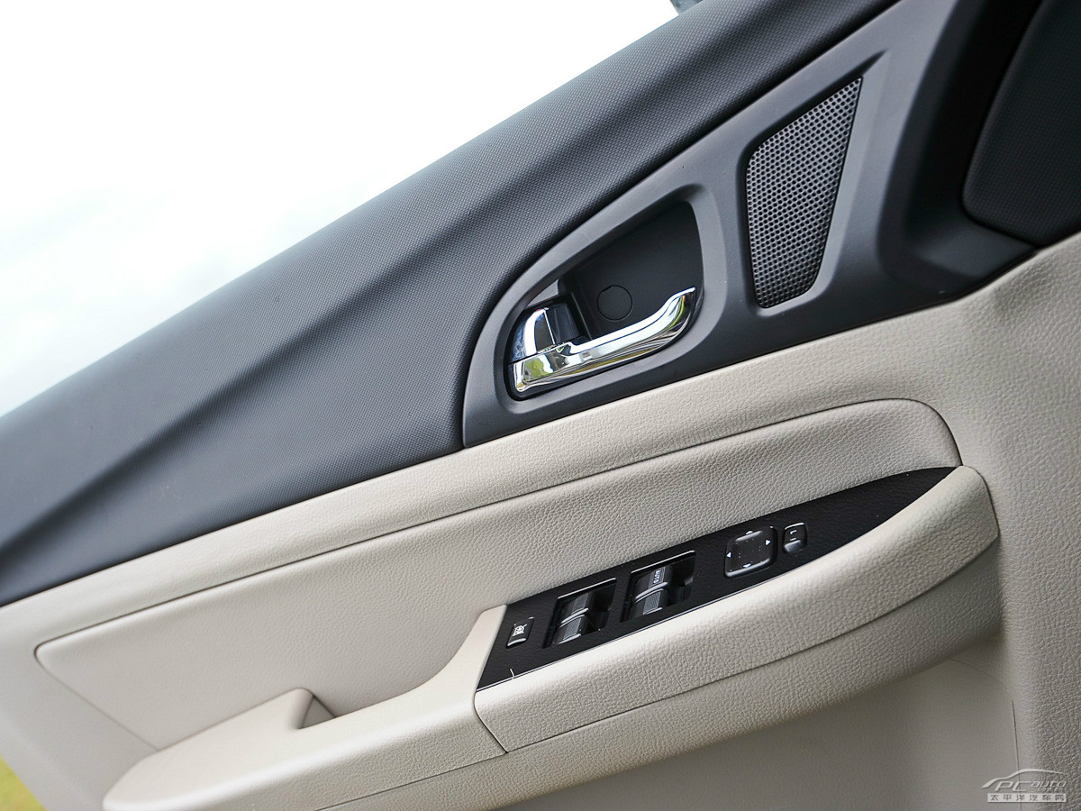 奔騰B50內飾高清大圖