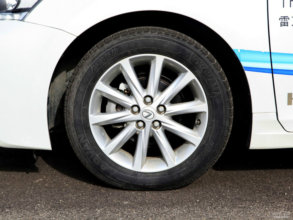 珍珠白雷克薩斯CT車身外觀圖片