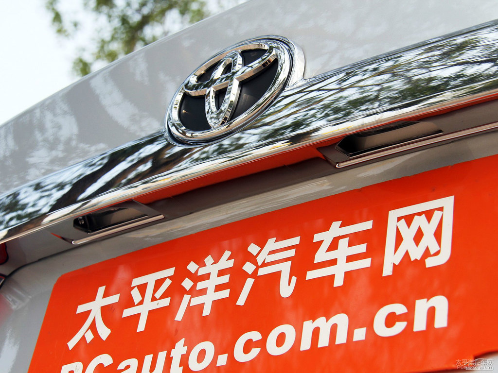 水晶銀凱美瑞車(chē)尾外觀圖片