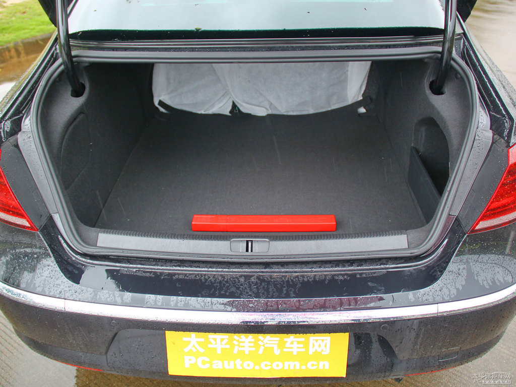 幻影黑大眾CC后備廂空間圖片