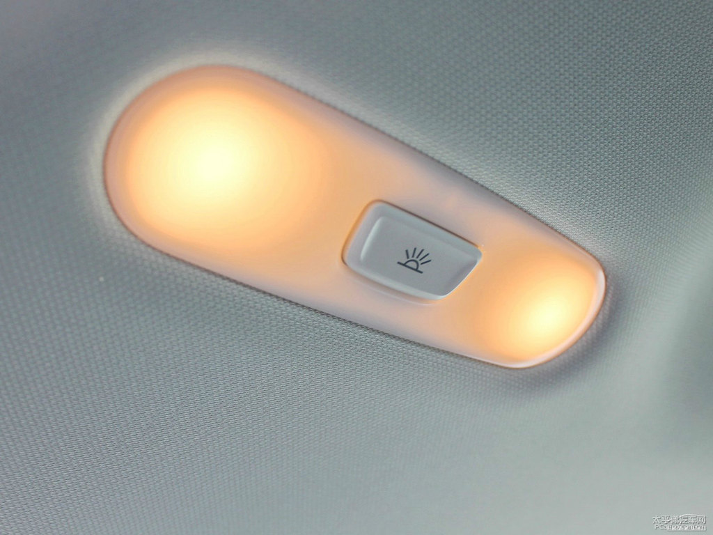 朱鷺白奧迪A4L車廂內(nèi)飾圖片