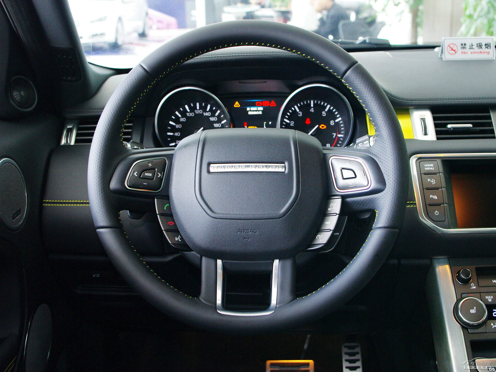 攬勝極光(進(jìn)口)內(nèi)飾高清大圖