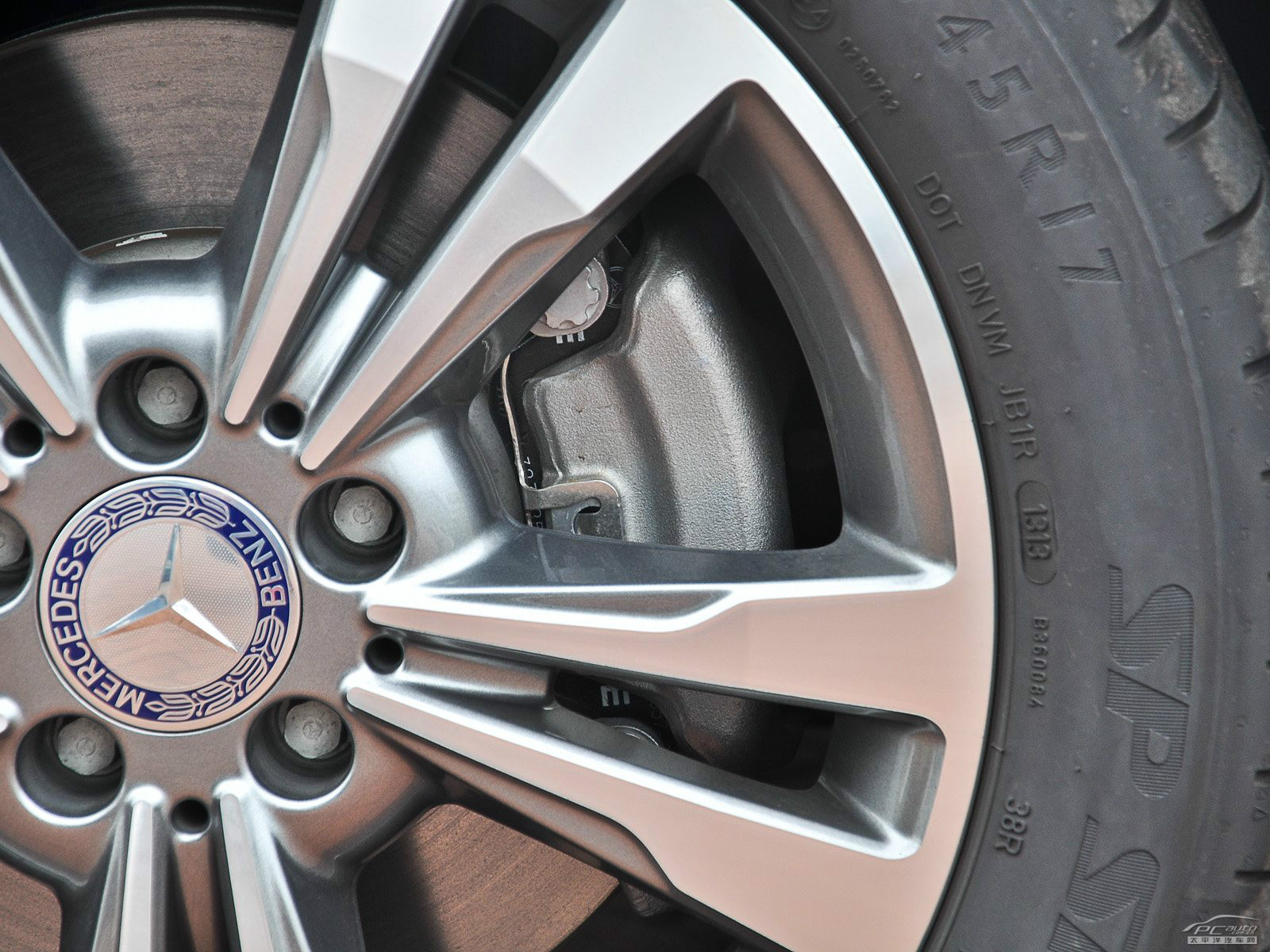 奔馳E級(jí)細(xì)節(jié)高清大圖