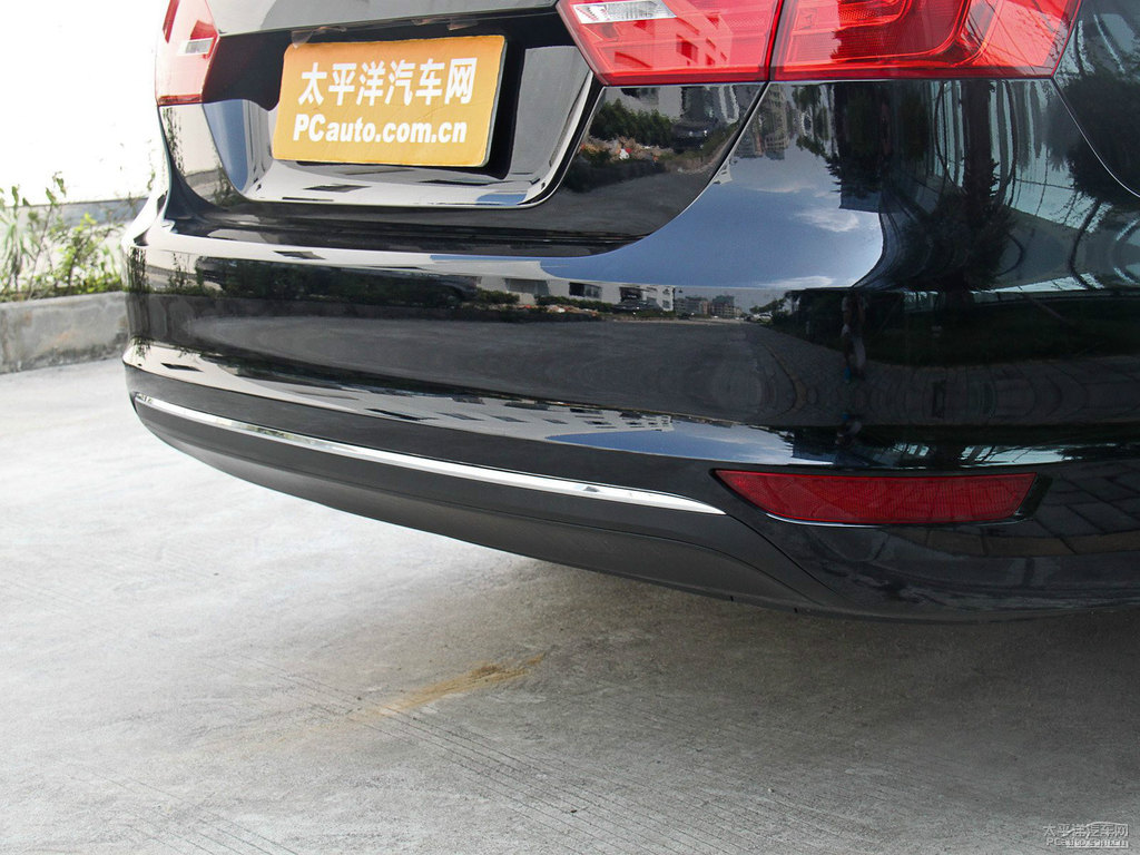 深黑速騰車(chē)尾外觀圖片