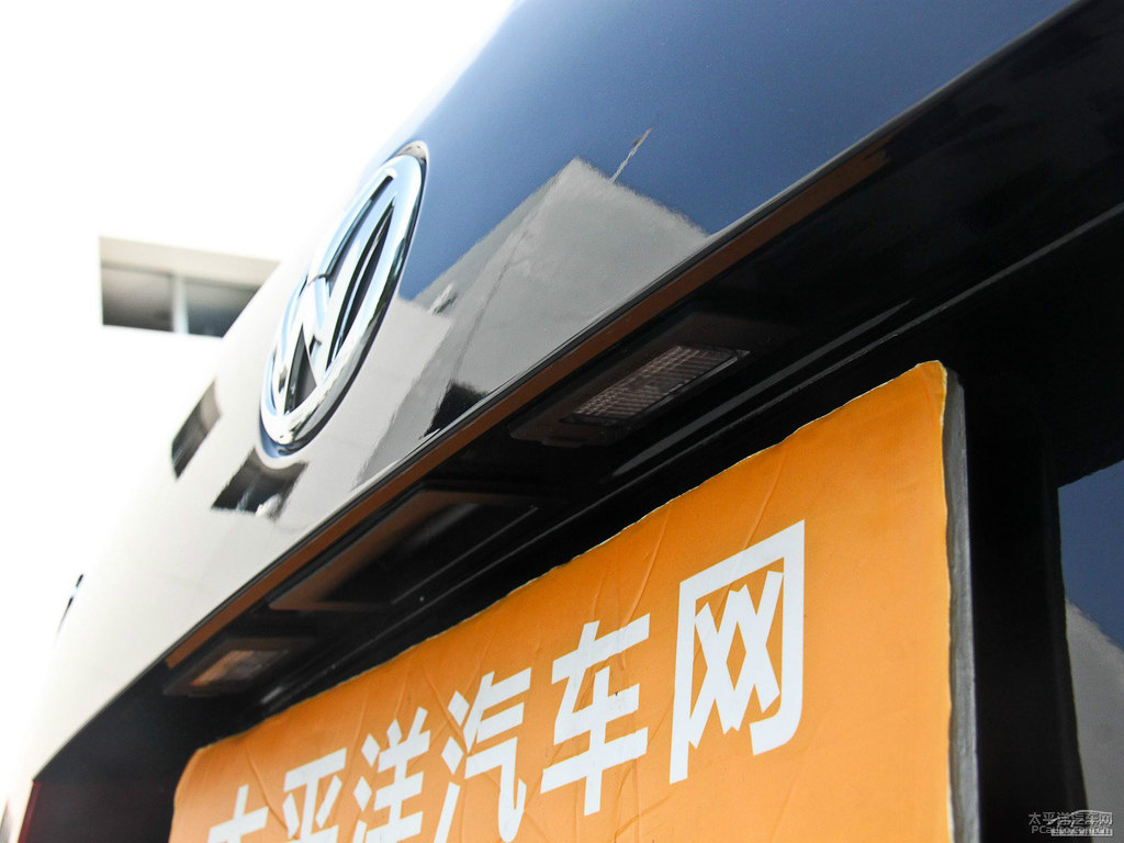深黑速騰車尾外觀圖片