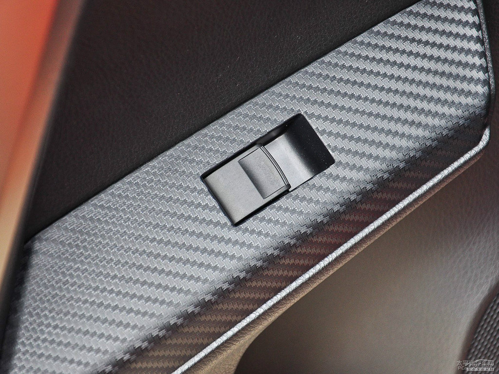 橙色RAV4榮放車廂內(nèi)飾圖片