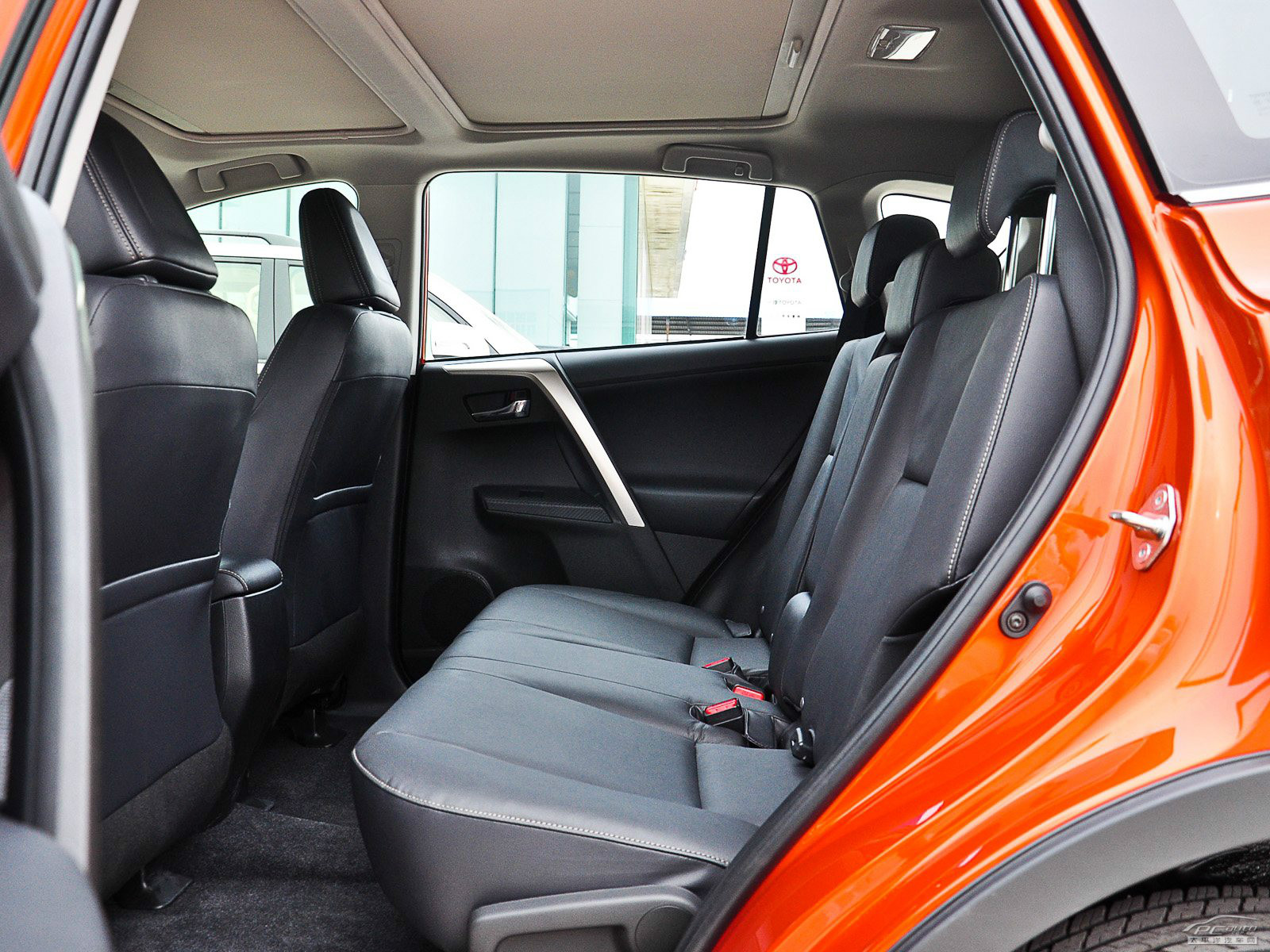 RAV4榮放空間高清大圖