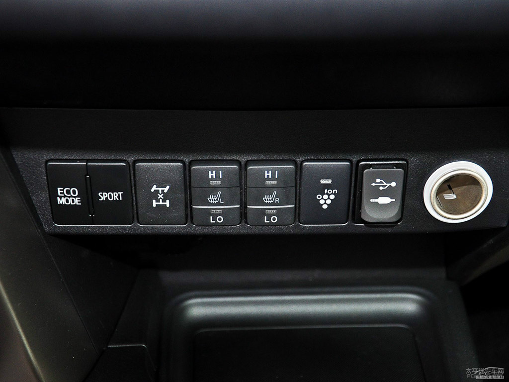 橙色RAV4榮放中控內(nèi)飾圖片