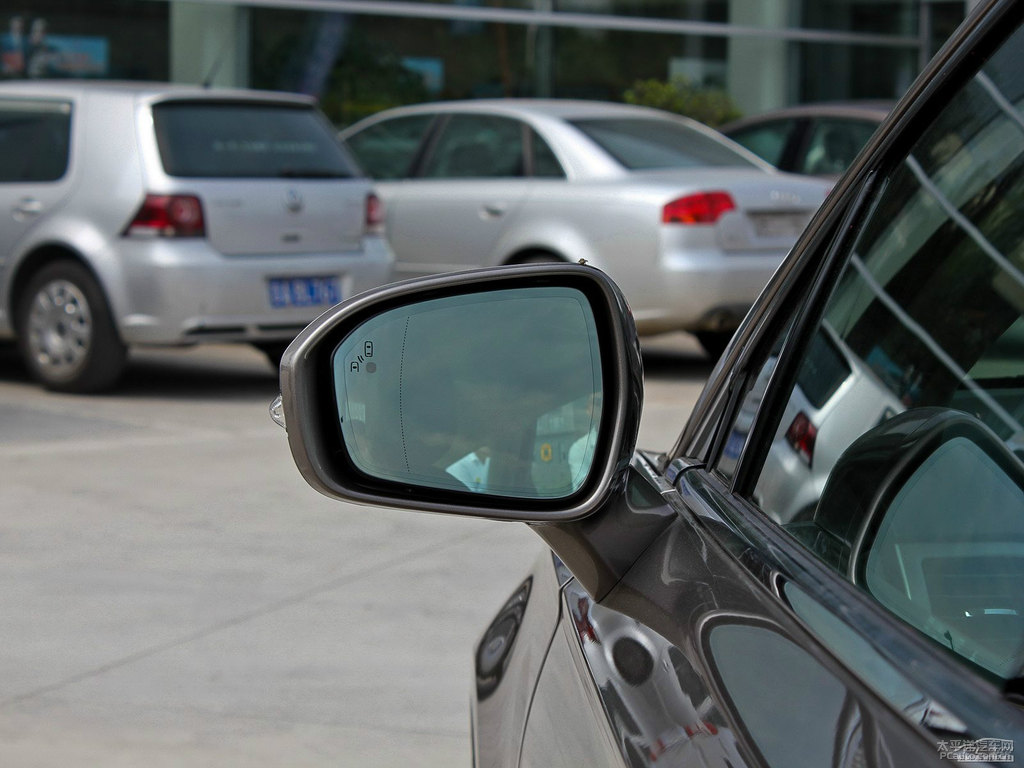 牡蠣灰蒙迪歐車身外觀圖片