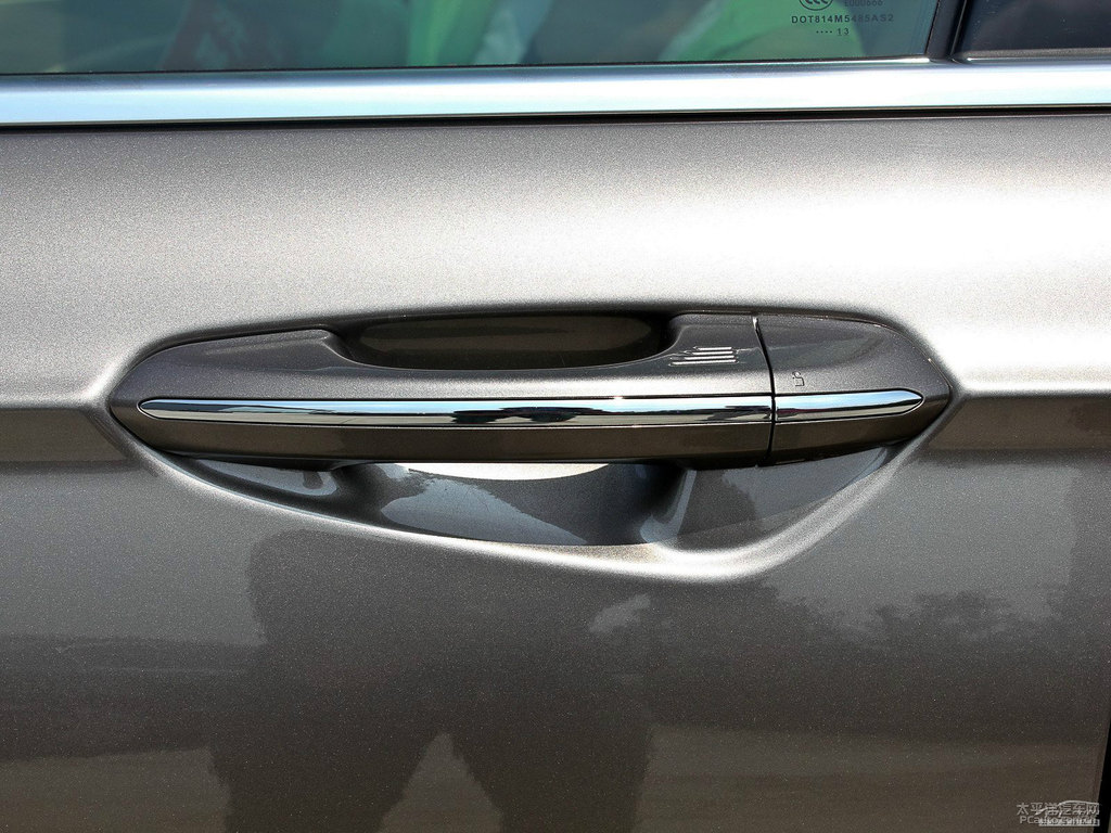 牡蠣灰蒙迪歐車身外觀圖片