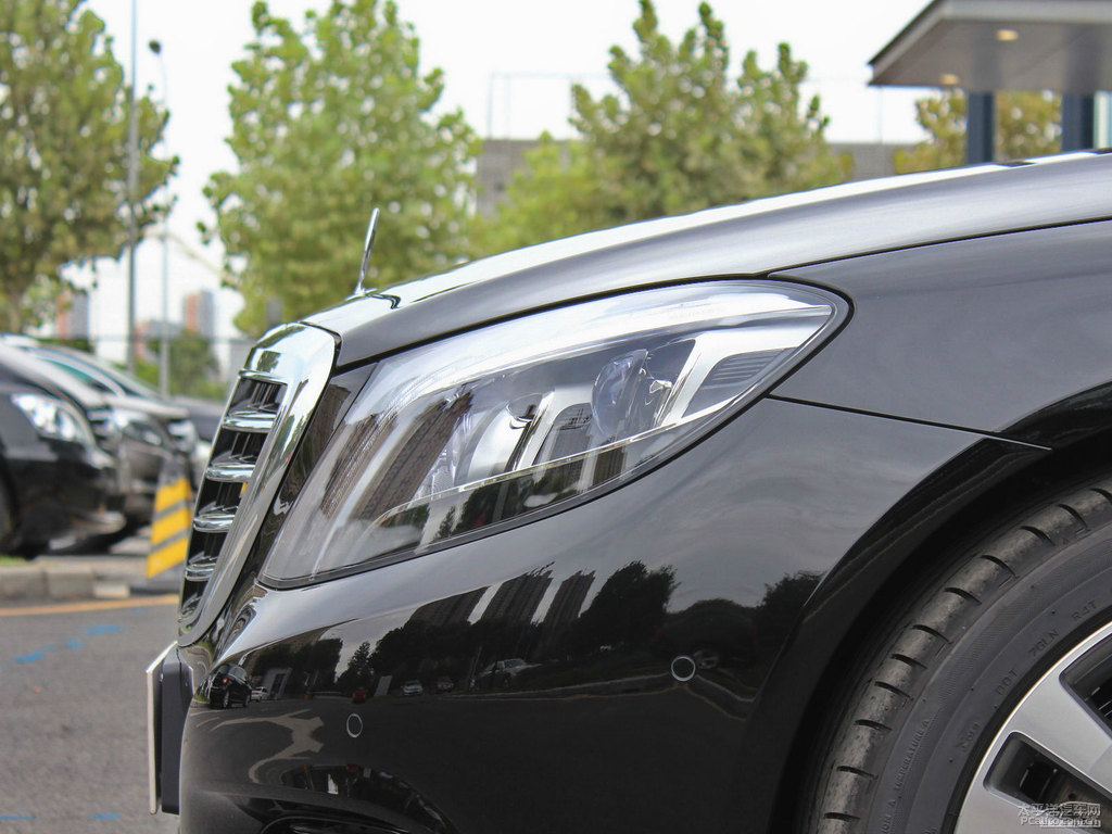 曜巖黑奔馳S級車頭外觀圖片