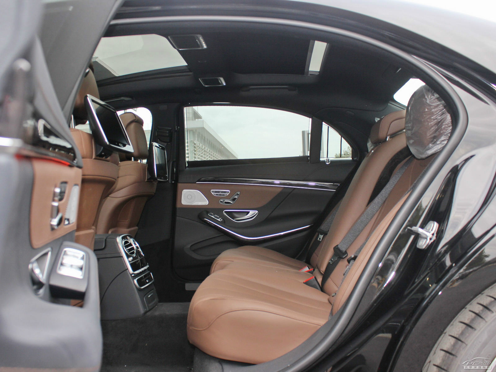 奔馳S級(jí)空間高清大圖