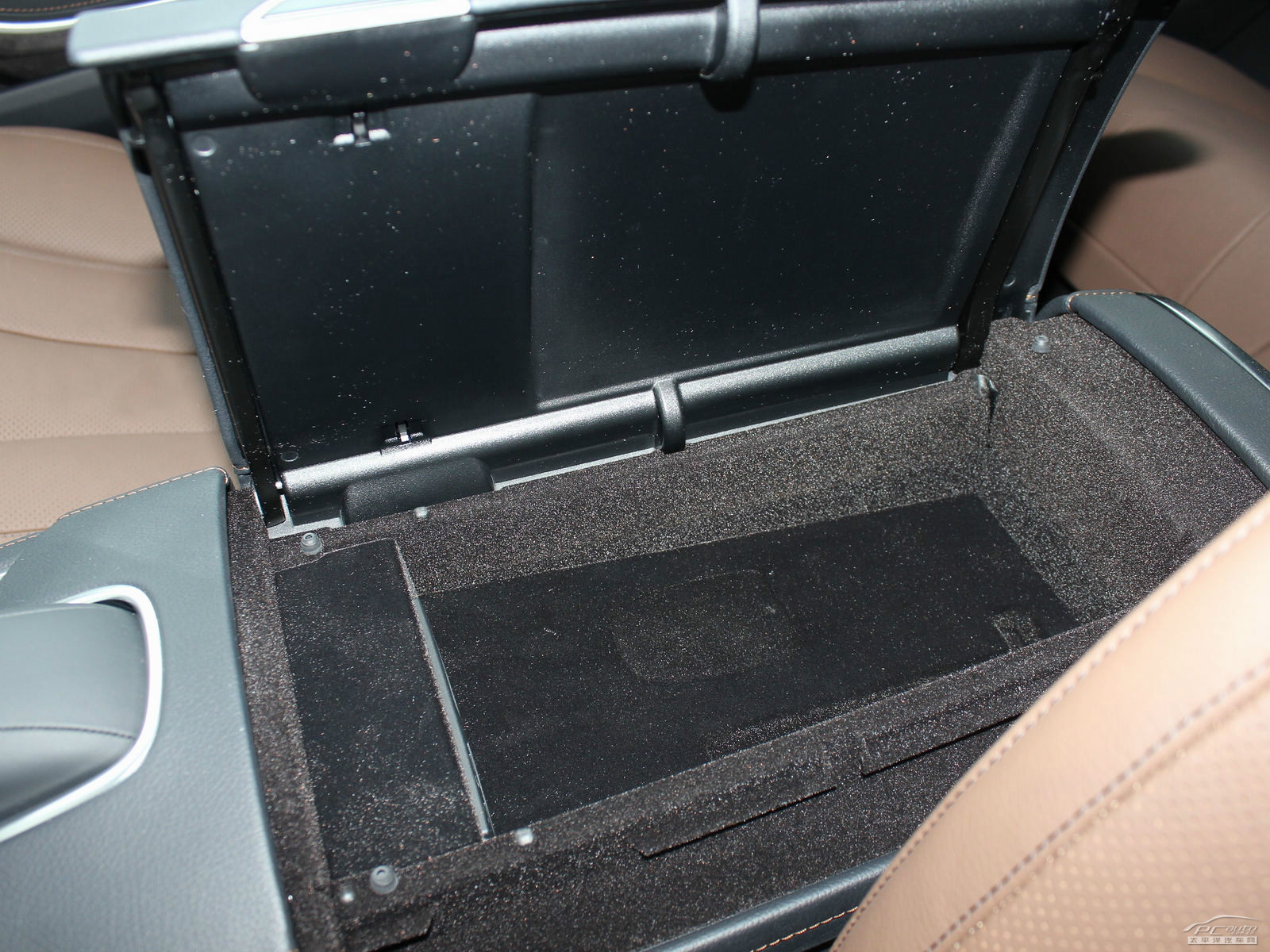 奔馳S級空間高清大圖