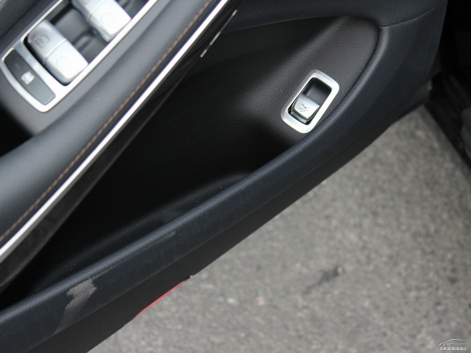 奔馳S級空間高清大圖