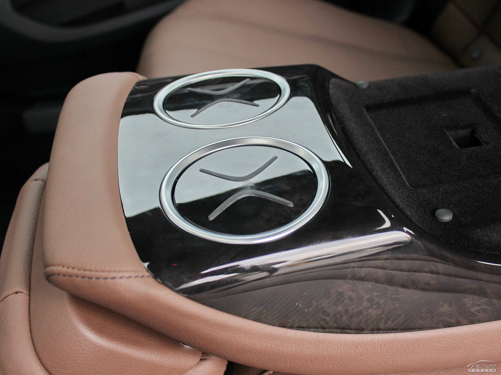 奔馳S級空間高清大圖